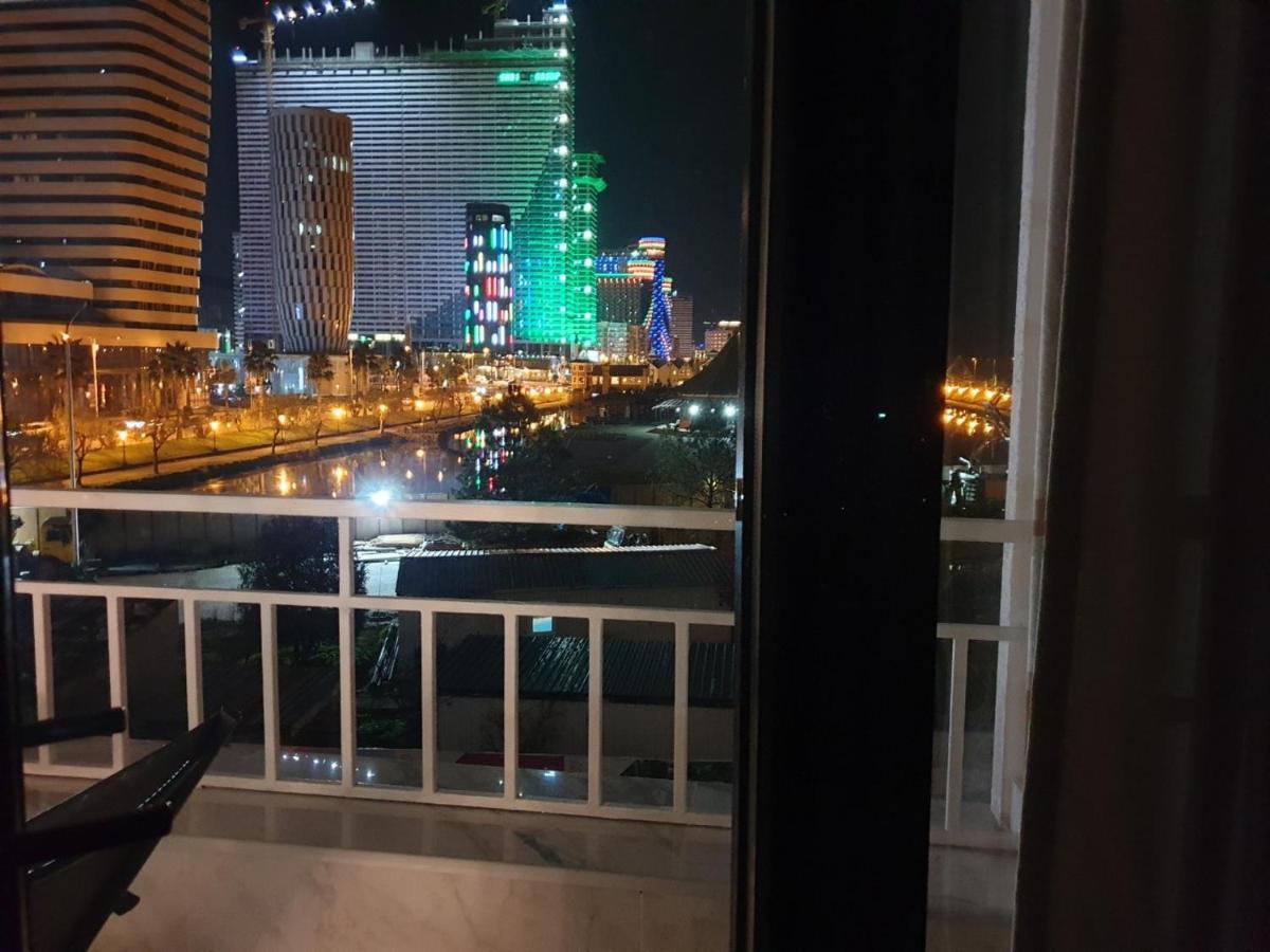 Paradise Apartment Batumi Exterior foto
